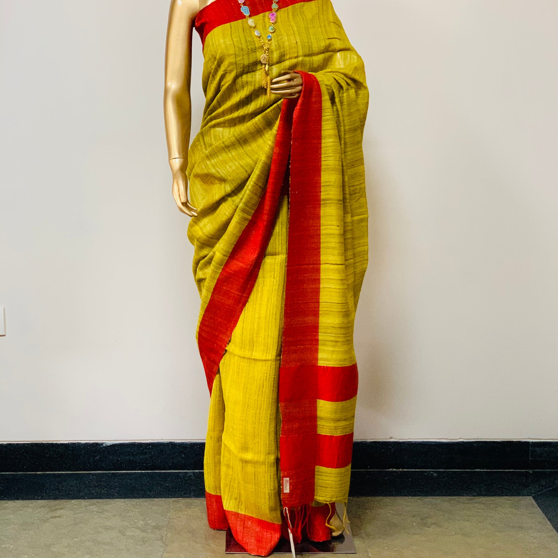 Neelofar's Geecha Silk Saree with Red Border